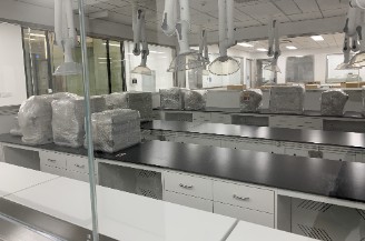 實驗室設備搬運