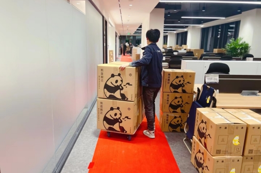 領(lǐng)導(dǎo)搬辦公室送什么好：精選禮品，體現(xiàn)尊重與祝福