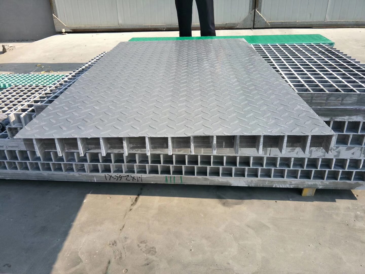 玻璃鋼格柵蓋板：性能優勢與應用領域